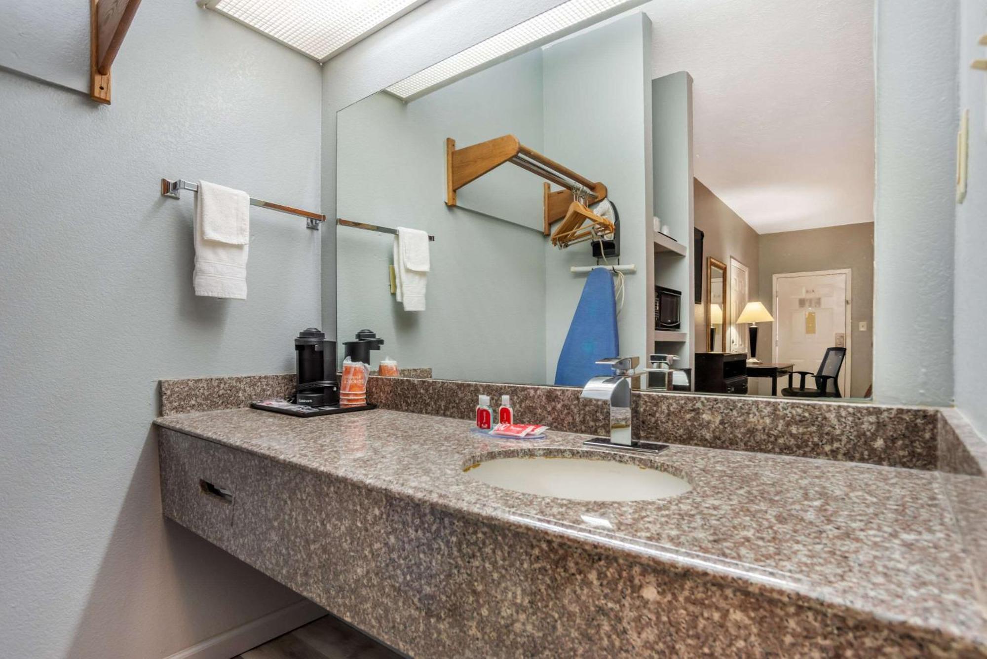 Econo Lodge Inn & Suites Philadelphia Exteriér fotografie